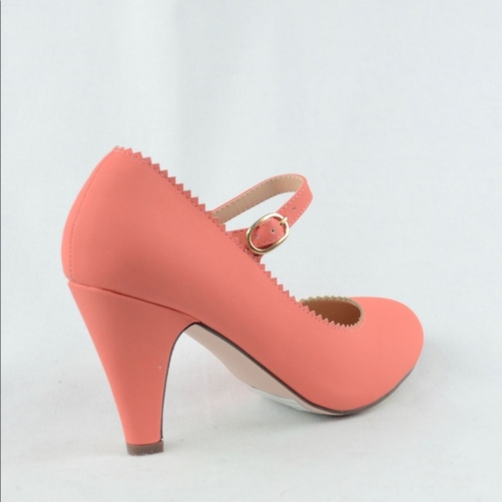 🛍  Women's Vintage Zigzag-Edge Mary Jane Heels - Picture 2 of 2